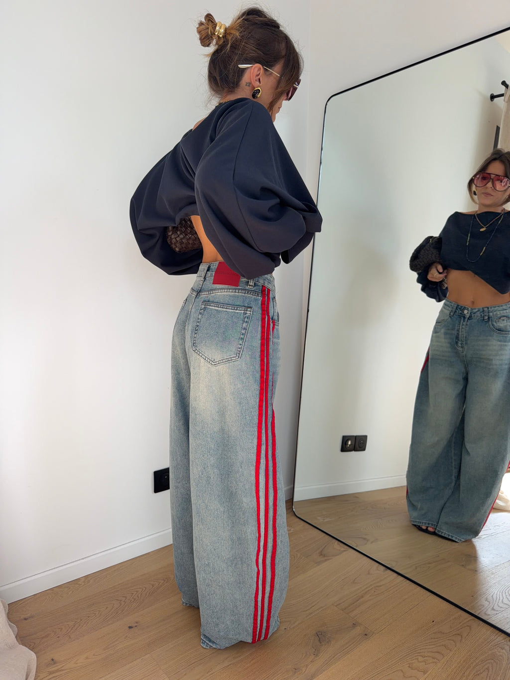 Jeans à bandes rouges
