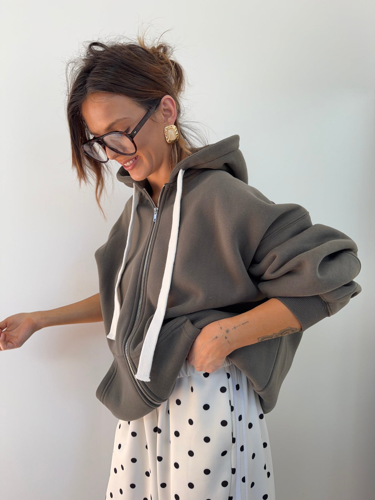 Veste sweat kaki à capuche